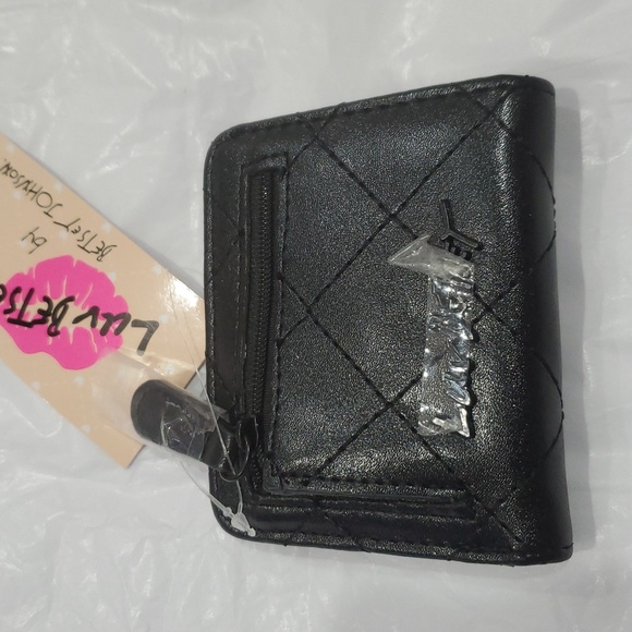 Betsey Johnson black quilted glitter trimmed fuzzy heart LBMoney bifold wallet - Picture 4 of 11